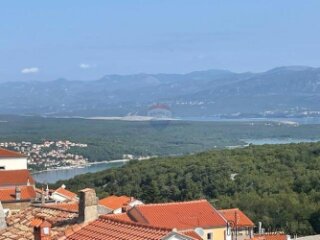 Otok Krk,Dobrinj,kuća s krovnom terasom i pogledom na more