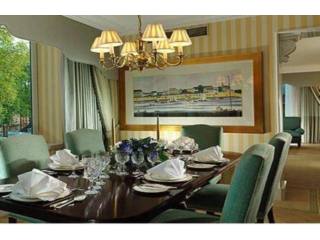 4 bed flat to rent in Palace Gate..