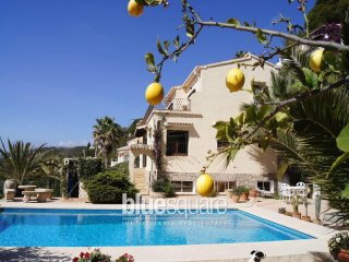 5 bedrooms villa with amazing views in..