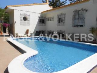 VILLA VERY CLOSE TO THE GLEA BEACH..