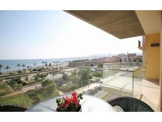 3 bedroom apartment with fantastic sea..