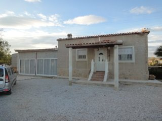 4 Bedroom House With 80m2 Nave
