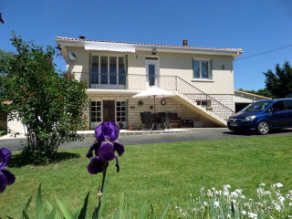 Large 3 Bedroom Family Home OR 2..
