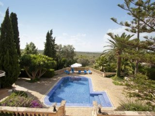 Charming Property With Mature Gardens..