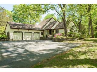 3 bedroom Residence For Sale: East..