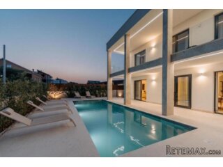 TURANJ - VILLA S BAZENOM, SPREMNA ZA USELJENJE - 350m od mo