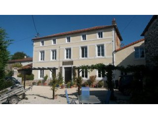 Lovely Master's House Close To Ruffec..