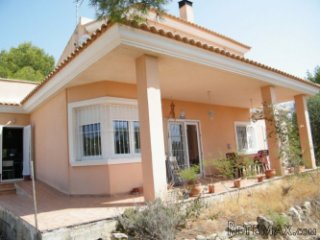 This amazing contemporary detached villa at the back of the..