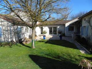 3 bedroom House For Sale: 86340 PROCHE..