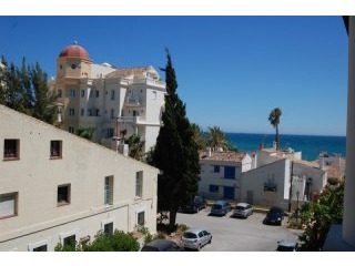 2 Bedroom Middle Floor Apartment