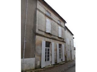 Town House In The Charente - 3 Bedrooms..