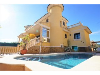 4 Bedrooms - Villa - Alicante - For Sale
