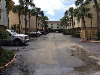 2 bedroom Property For Sale: 529 SANDY..
