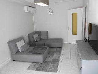 Modern two-bed in Bas Saint Roch
