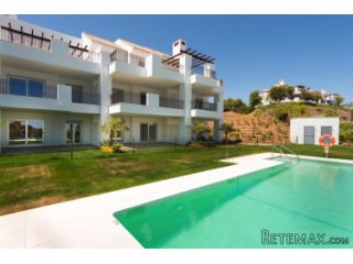 Large apartments in a peaceful location near Elviria Beach..