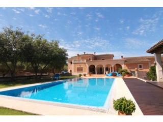 Impressing Majorcan style country house..
