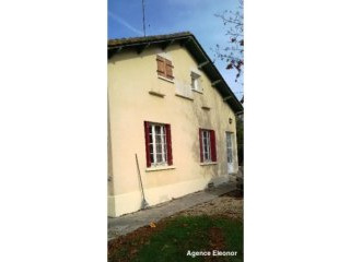 Renovated House Set Close To Amenities