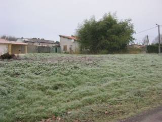 Building land ~ 1904 m2, ~ 20 minutes..