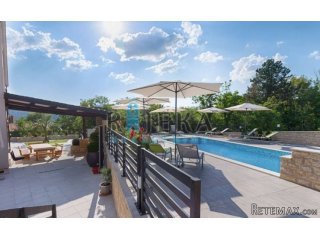 Crikvenica - vila s unutarnjim i vanjskim bazenom