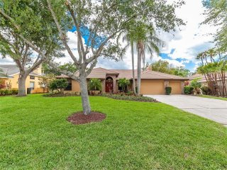 4 bedroom House For Sale: 4889..