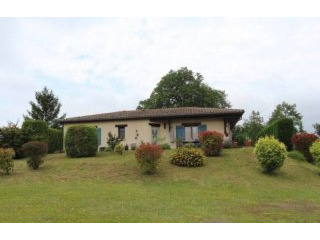 Single Story Villa Set On 1.5 Hectares..