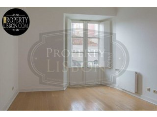 T3+1 Duplex Lisbon Apartment with..