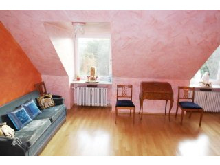 Ein Zimmer in 2-Zi. Wohnung im Herzen..