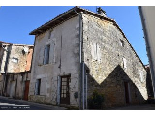 Old House To Renovate In Nanteuil en..