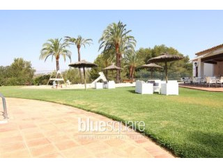 Town house with stunning views, Large..
