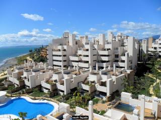 Apartment for sale in East Estepona..
