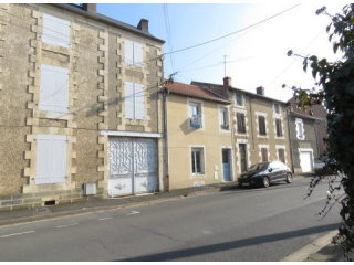 Townhouse with garden on outskirts of..