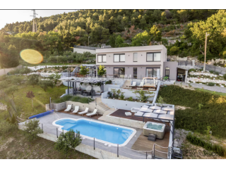 Luksuzna vila s panoramskim pogledom i potpunom privatnošću