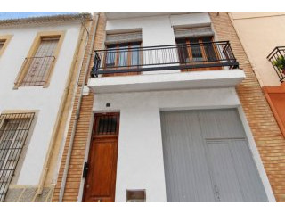 2 apartments and a garage in the centre..