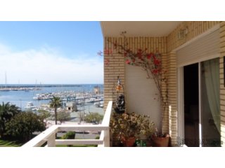 Apartamento en 4 planta con vistas laterales al mar y al..