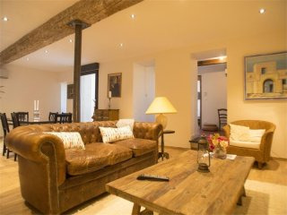 Superbly Renovated Apartment With..
