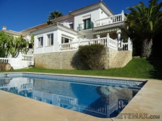 Beautiful villa located in Sierrezuela only 5 min. walk to..