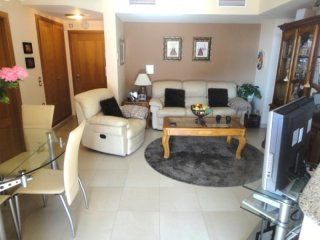lovely modern 2 bedroom apartment with..
