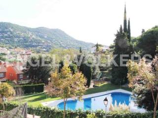 Located downtown wonderful views..