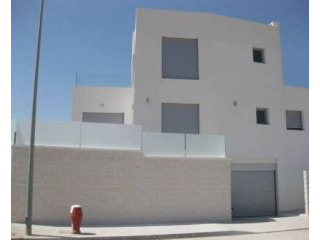 3 Bedroom 2 Bathroom Villa In..