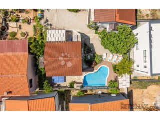 Tri apartmana s bazenom