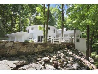 4 bedroom Residence For Sale: Pound..