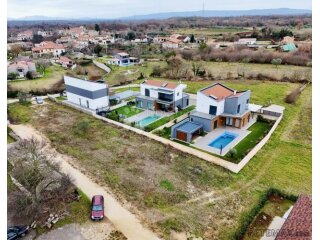 Ravna građevinska parcela, okolica Marčane