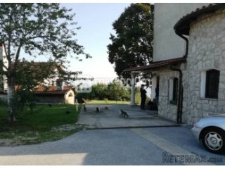 Rijeka, Rešetari, imanje s 2 kuće na terenu od 9.000m2