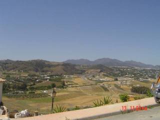 Land - Fantastic plot with un..