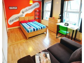 Single with double bed near Elephant &..