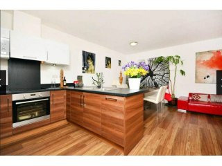 * Stunning 2 bed with a large patio *