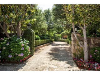 6 bedroom House For Sale: 818 Hot..