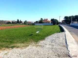 Istra-Građevinsko zemljište u naselju blizu mora