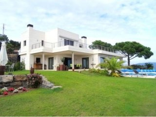 Magnificent And Modern House With..