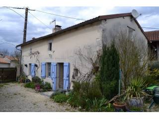 2 Bedroom Renovated Cottage - Between..